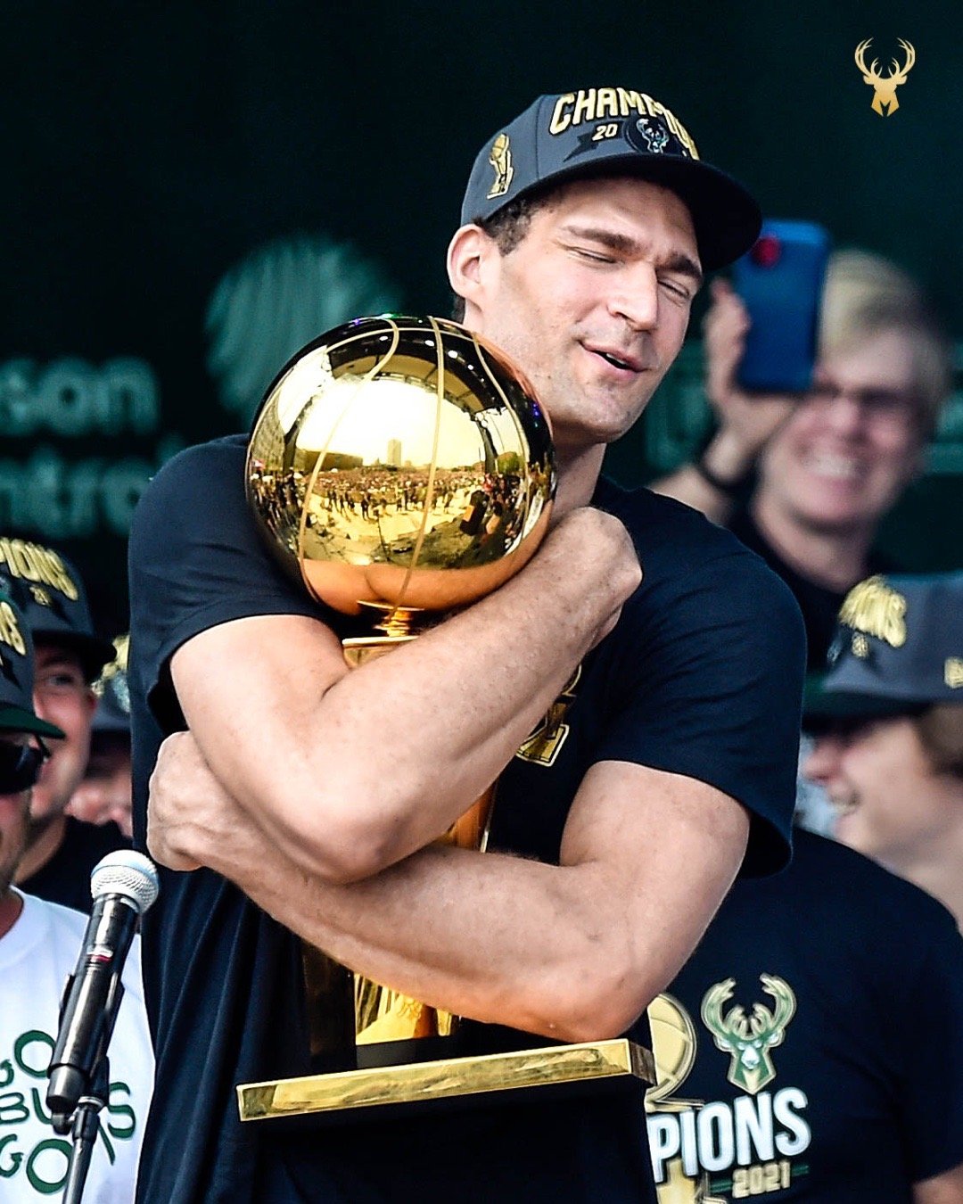 包含国际比赛日密尔沃基雄鹿队长鼓劲：法甲节点到来，信心回归，球队文化再被提及的词条